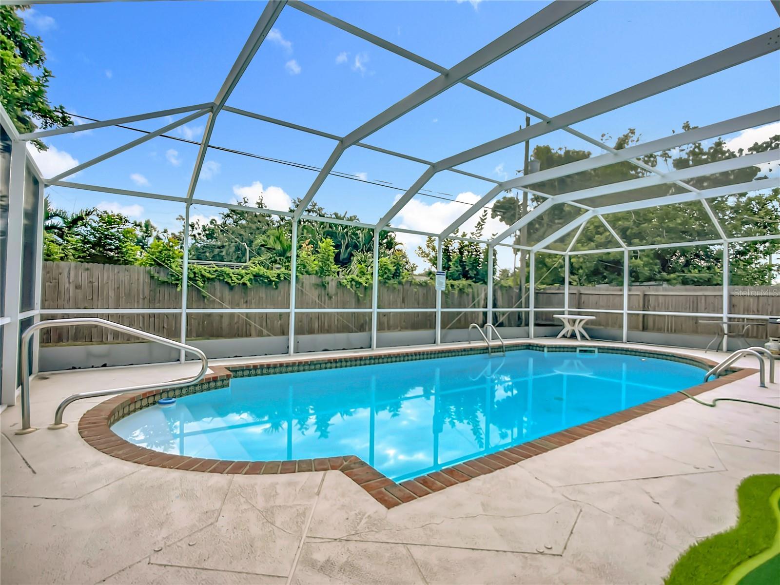 Listing photo id 23 for 5703 18 Street W