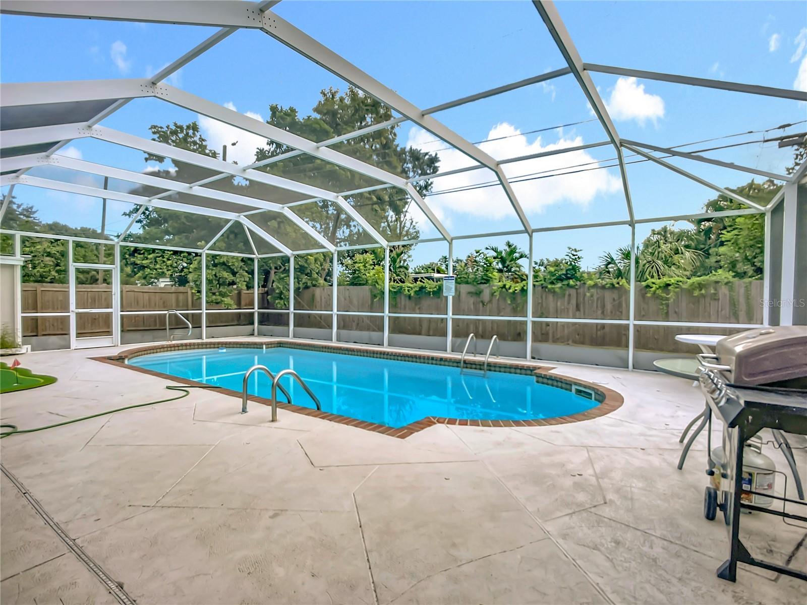 Listing photo id 24 for 5703 18 Street W