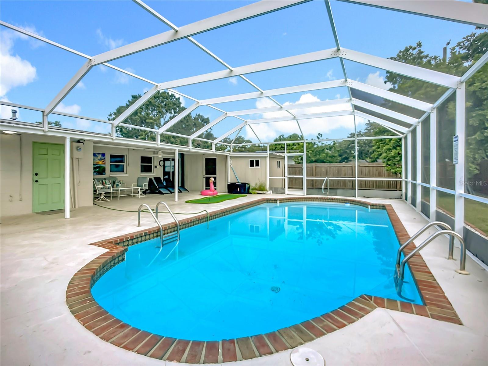 Listing photo id 26 for 5703 18 Street W