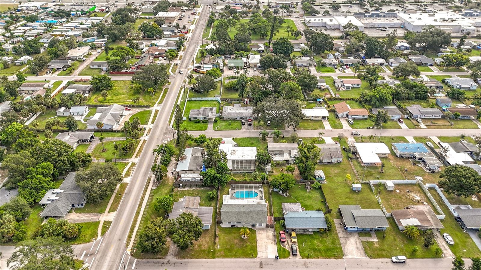 Listing photo id 33 for 5703 18 Street W