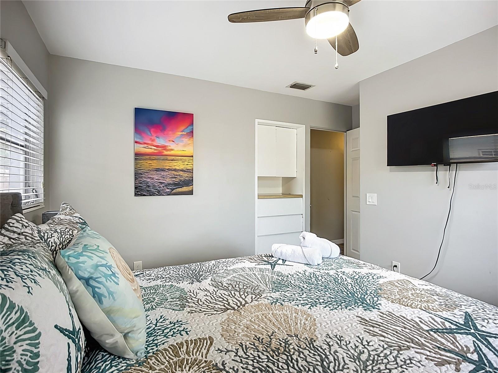 Listing photo id 7 for 5703 18 Street W