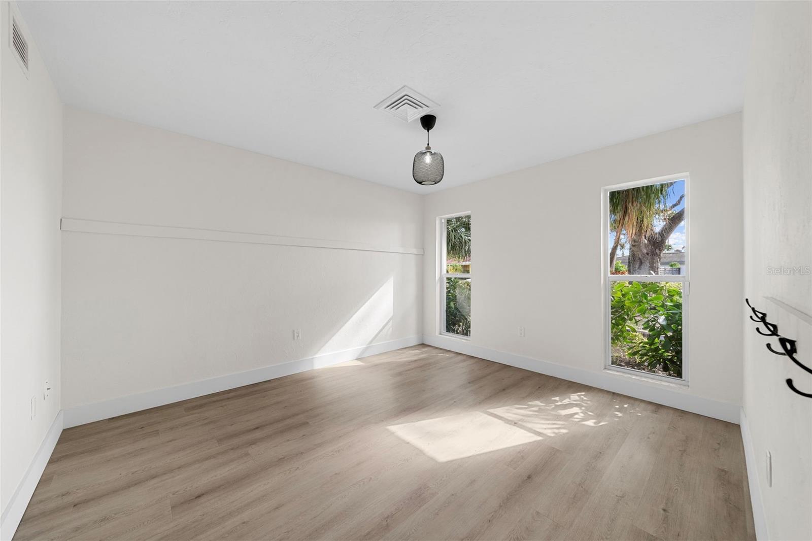 Image 38 of 62 For 1868 Riviera Circle