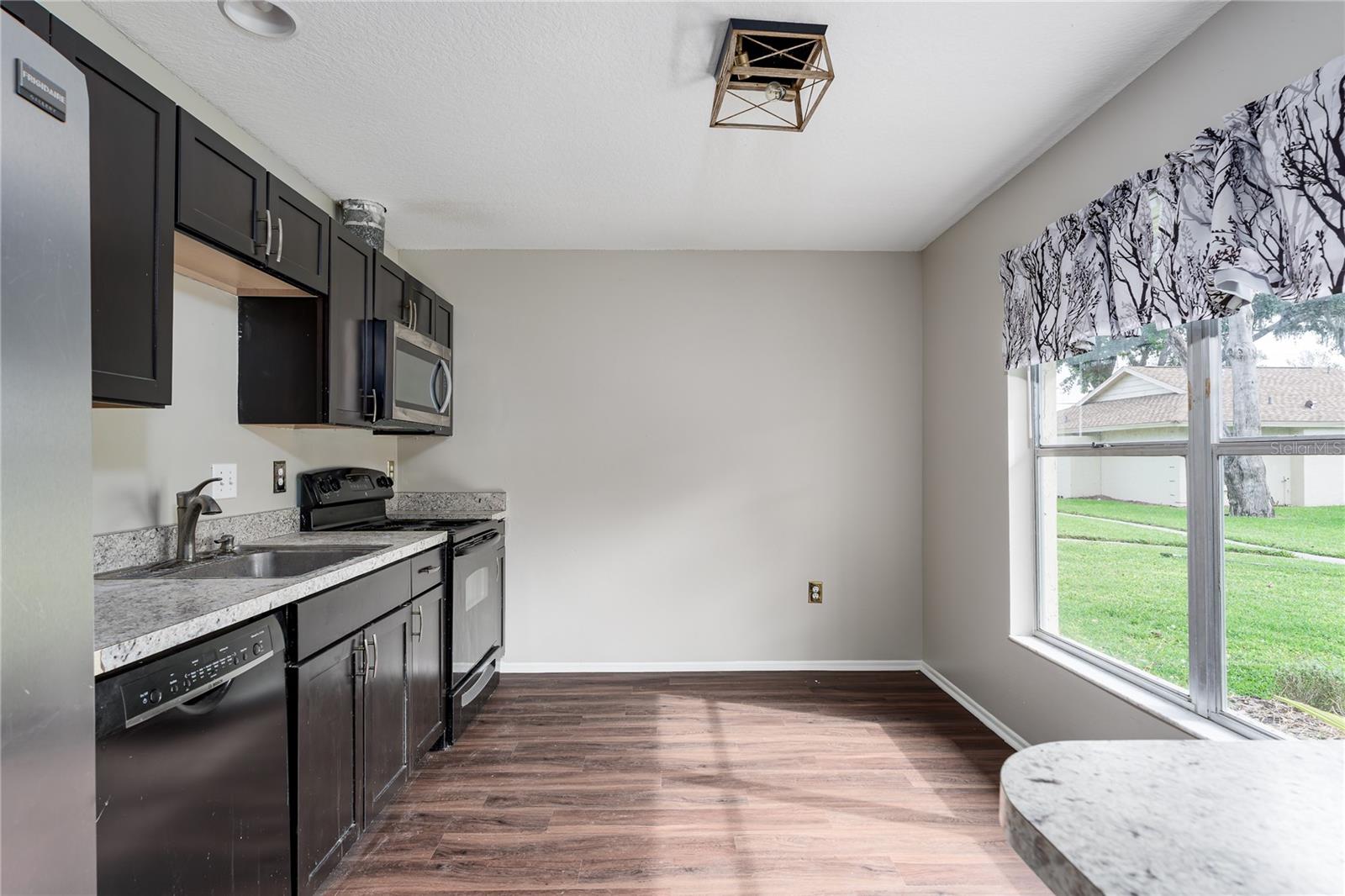 Image 3 of 20 For 1551 41st Avenue Drive E