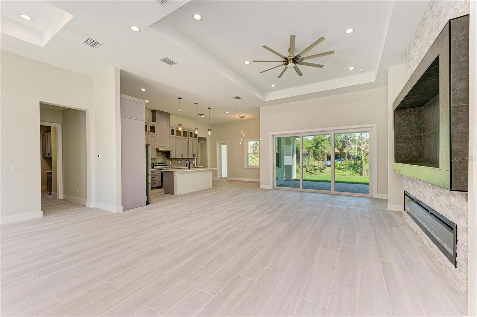 Image 18 of 66 For 3260 Abbotsford Street