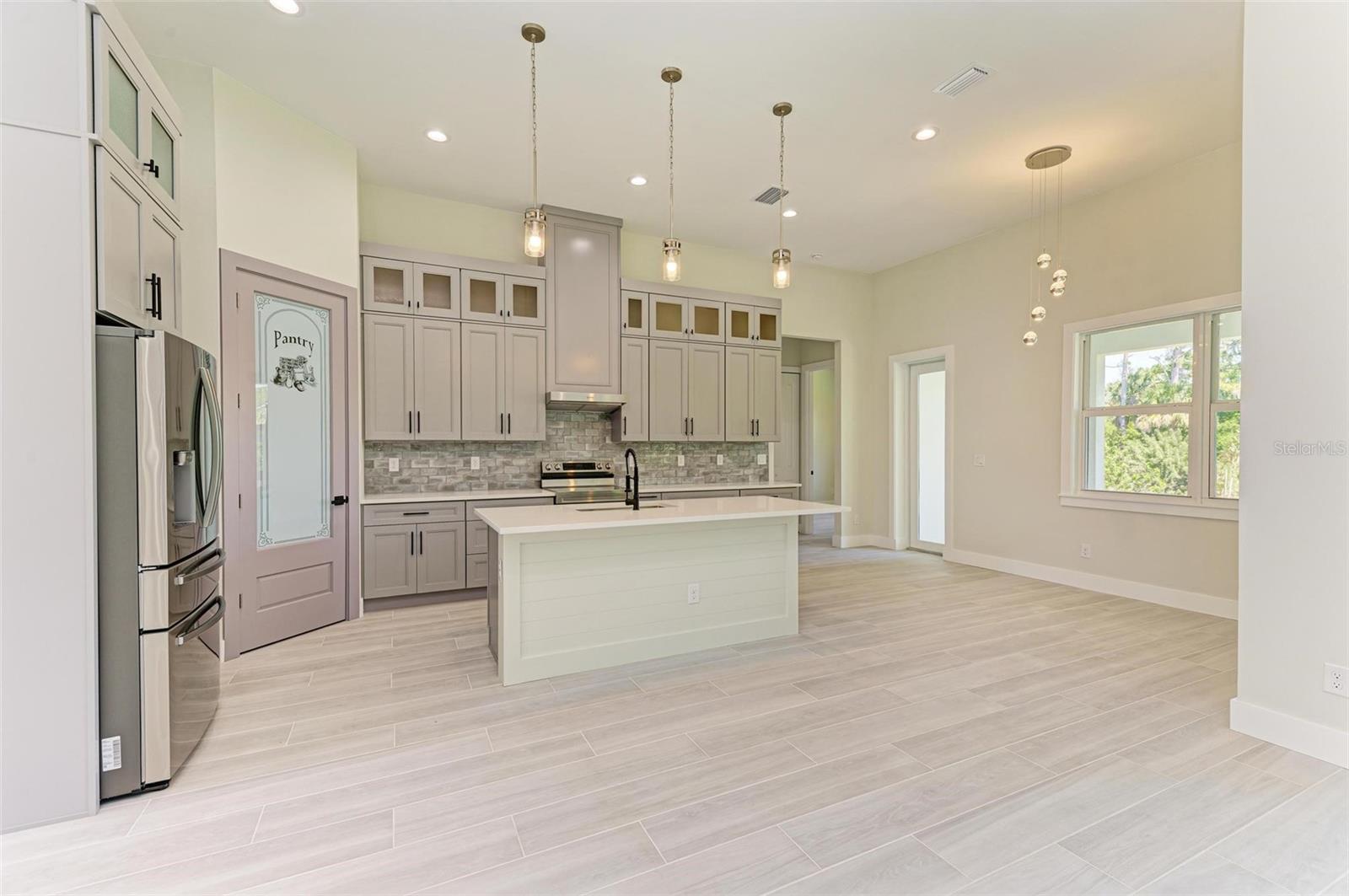 Image 26 of 66 For 3260 Abbotsford Street