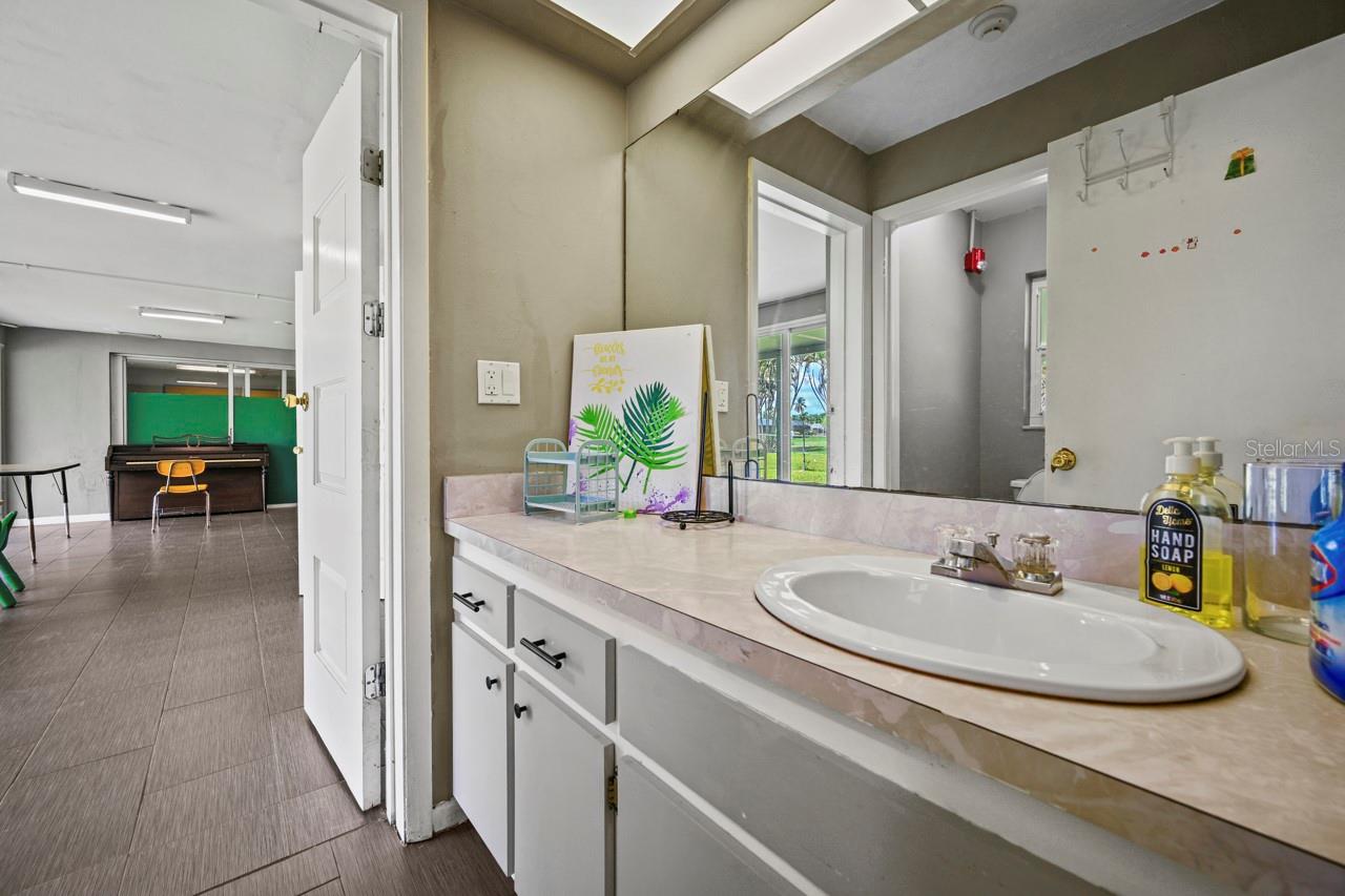 Image 13 of 34 For 101-105 Saint Andrews Boulevard