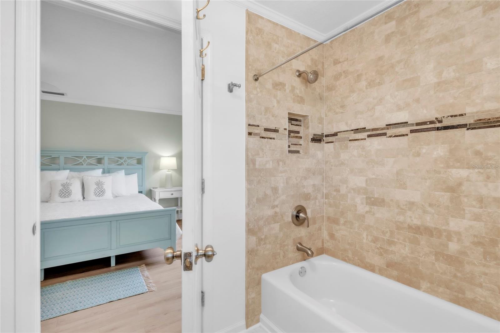 Image 17 of 39 For 517 42nd Street