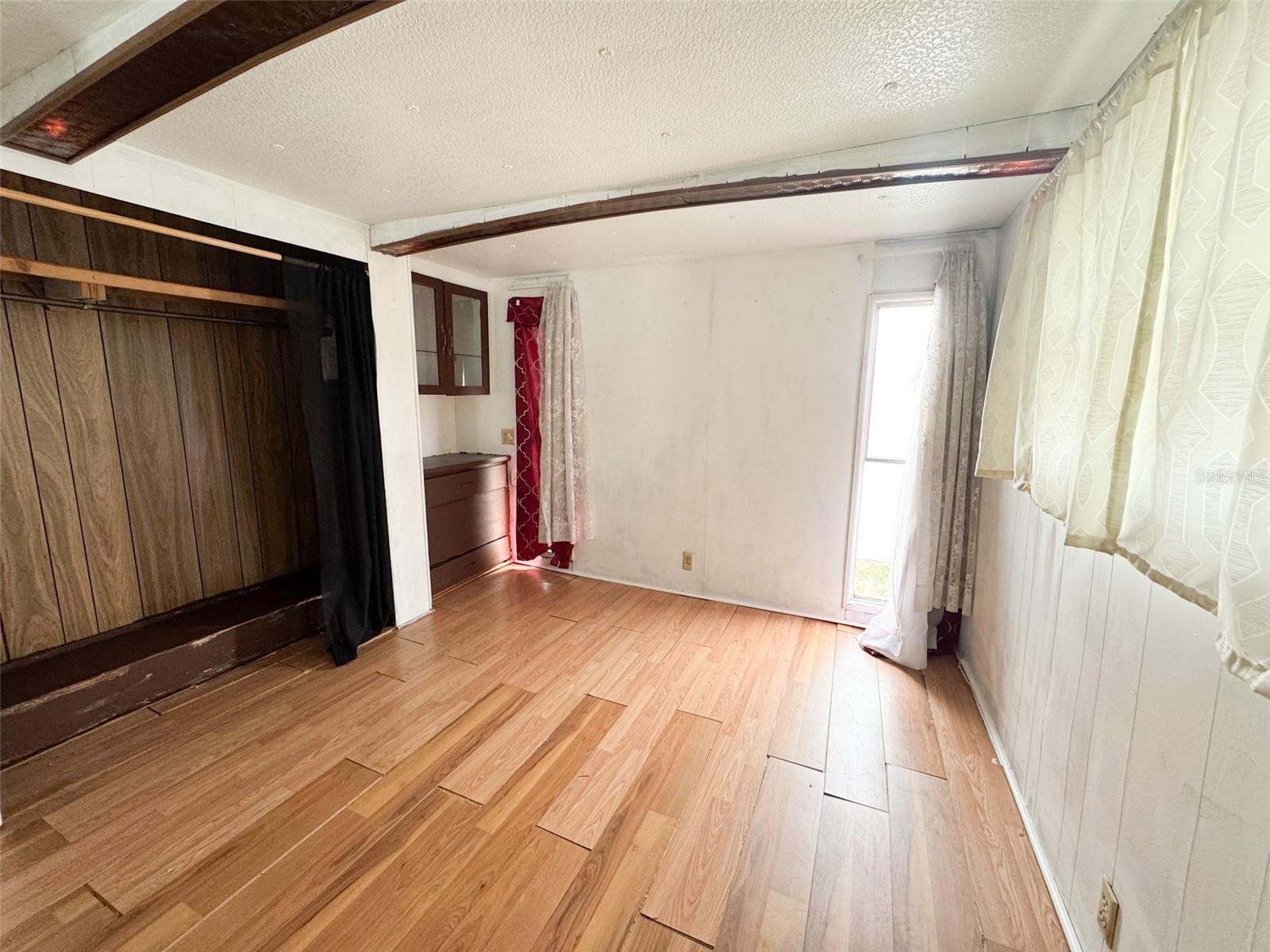 Image 5 of 17 For 5316 53rd Avenue E Q123