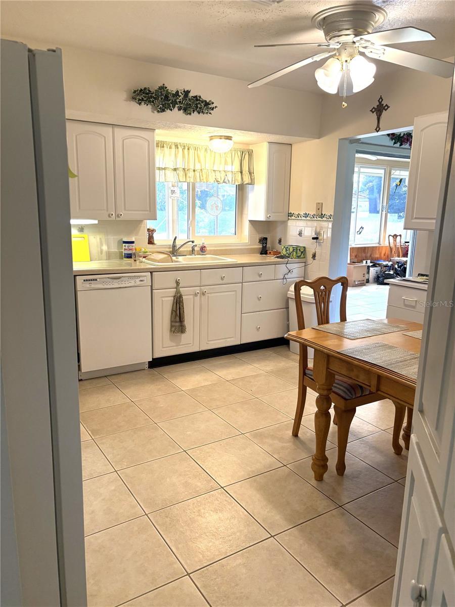 Image 16 of 25 For 124 Matisse Circle W