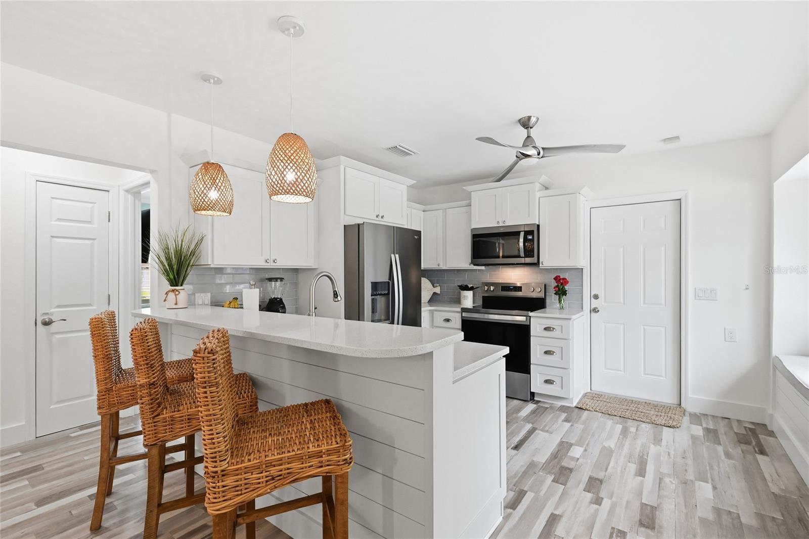 Image 20 of 47 For 912 Shore Drive