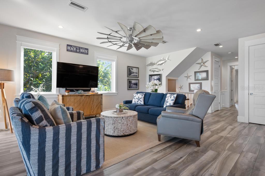 Image 23 of 83 For 915 Shore Drive