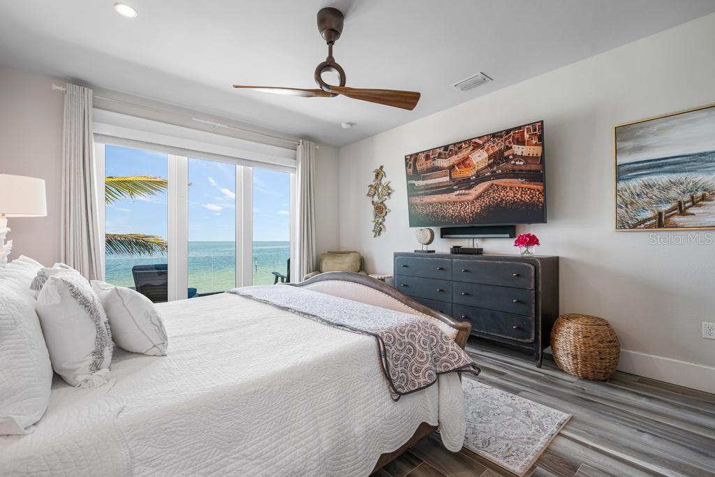 Image 29 of 83 For 915 Shore Drive