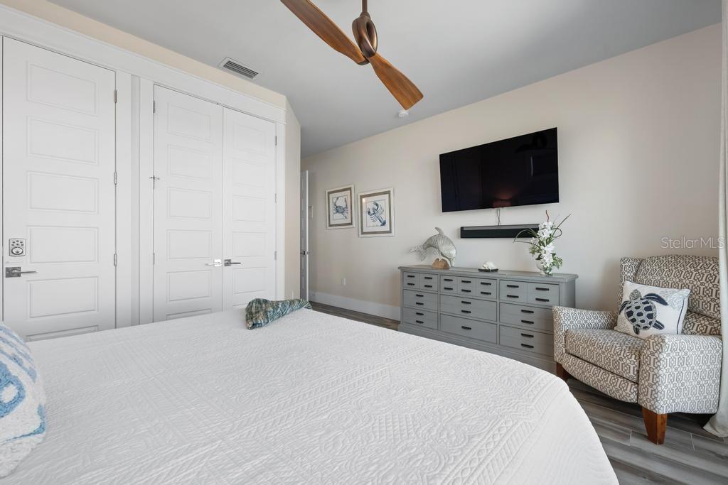 Image 39 of 83 For 915 Shore Drive