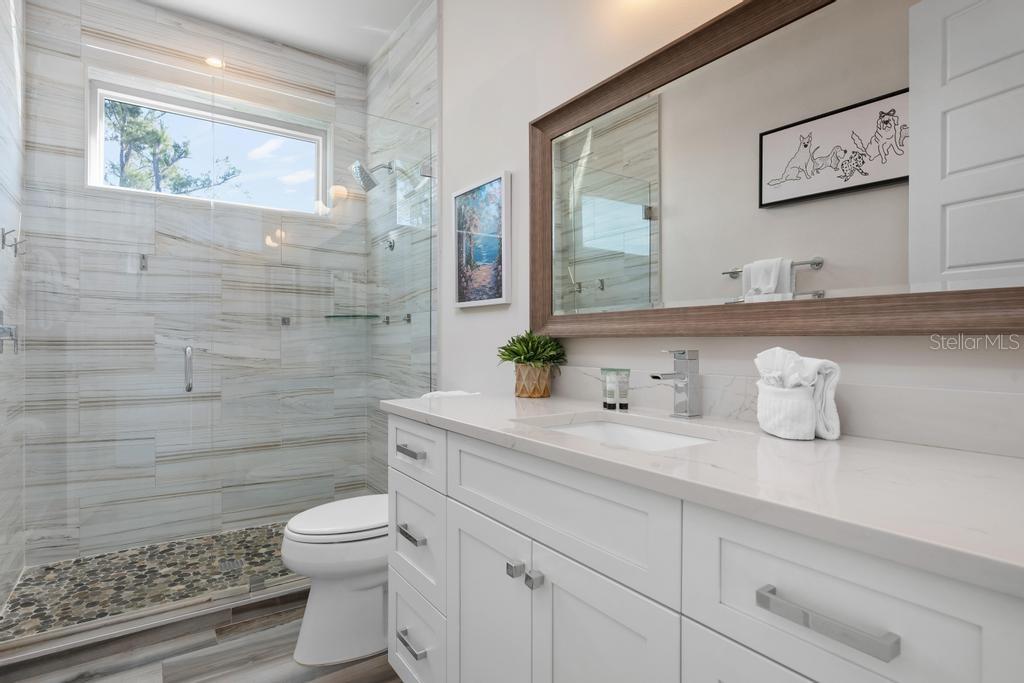 Image 40 of 83 For 915 Shore Drive