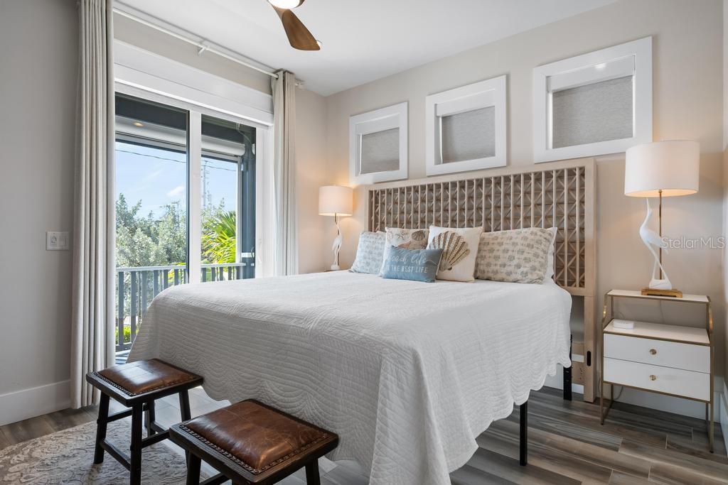 Image 42 of 83 For 915 Shore Drive