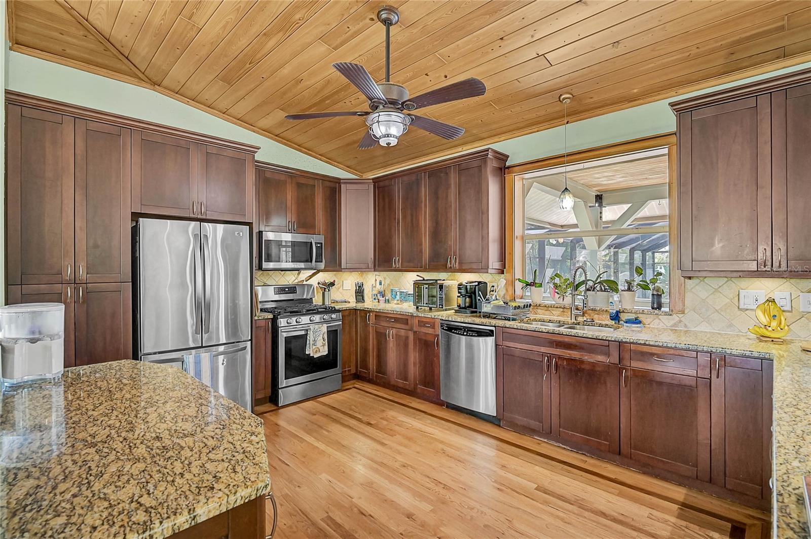 Image 10 of 51 For 678 Faith Avenue