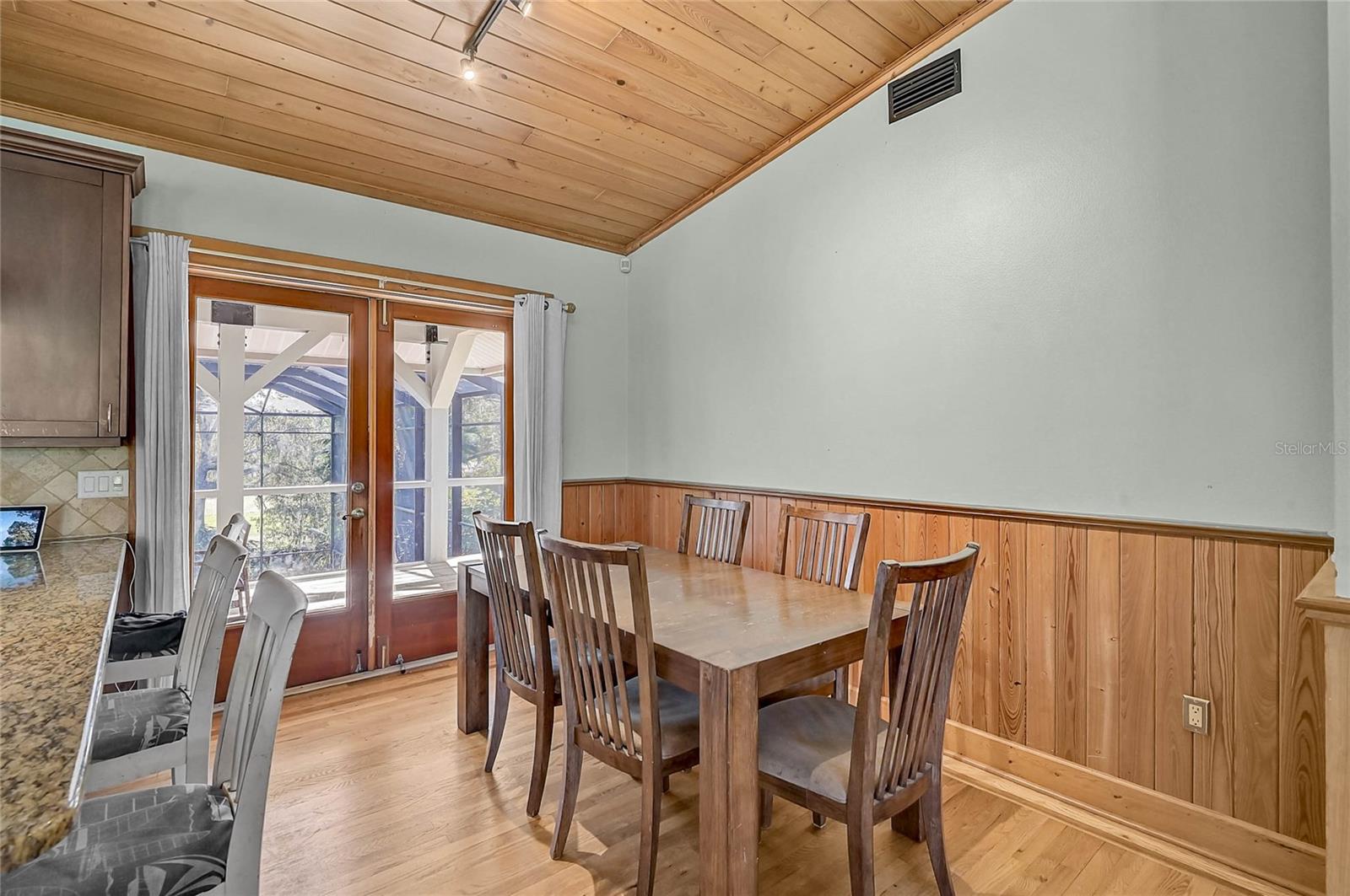 Image 11 of 51 For 678 Faith Avenue