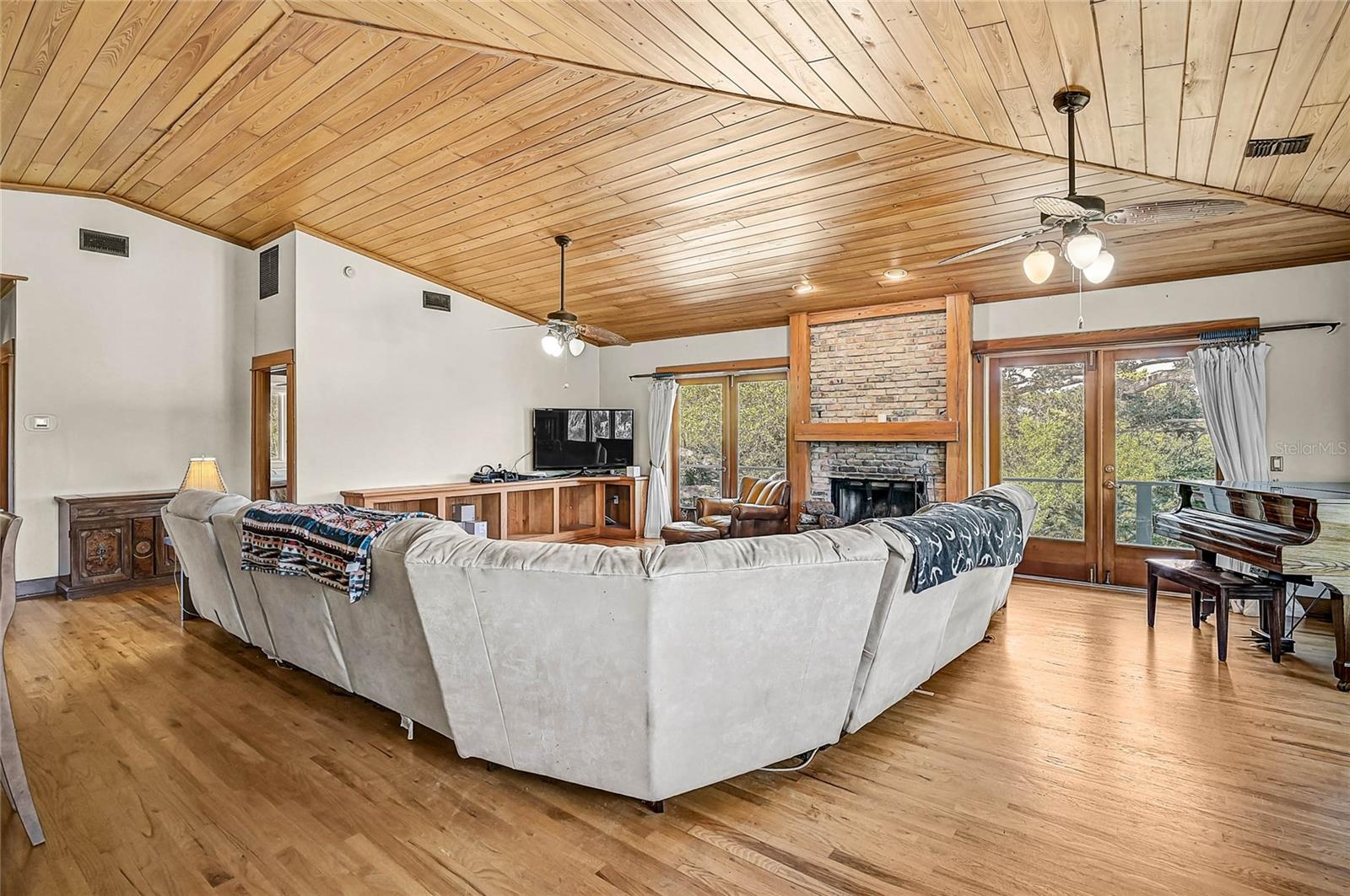 Image 12 of 51 For 678 Faith Avenue