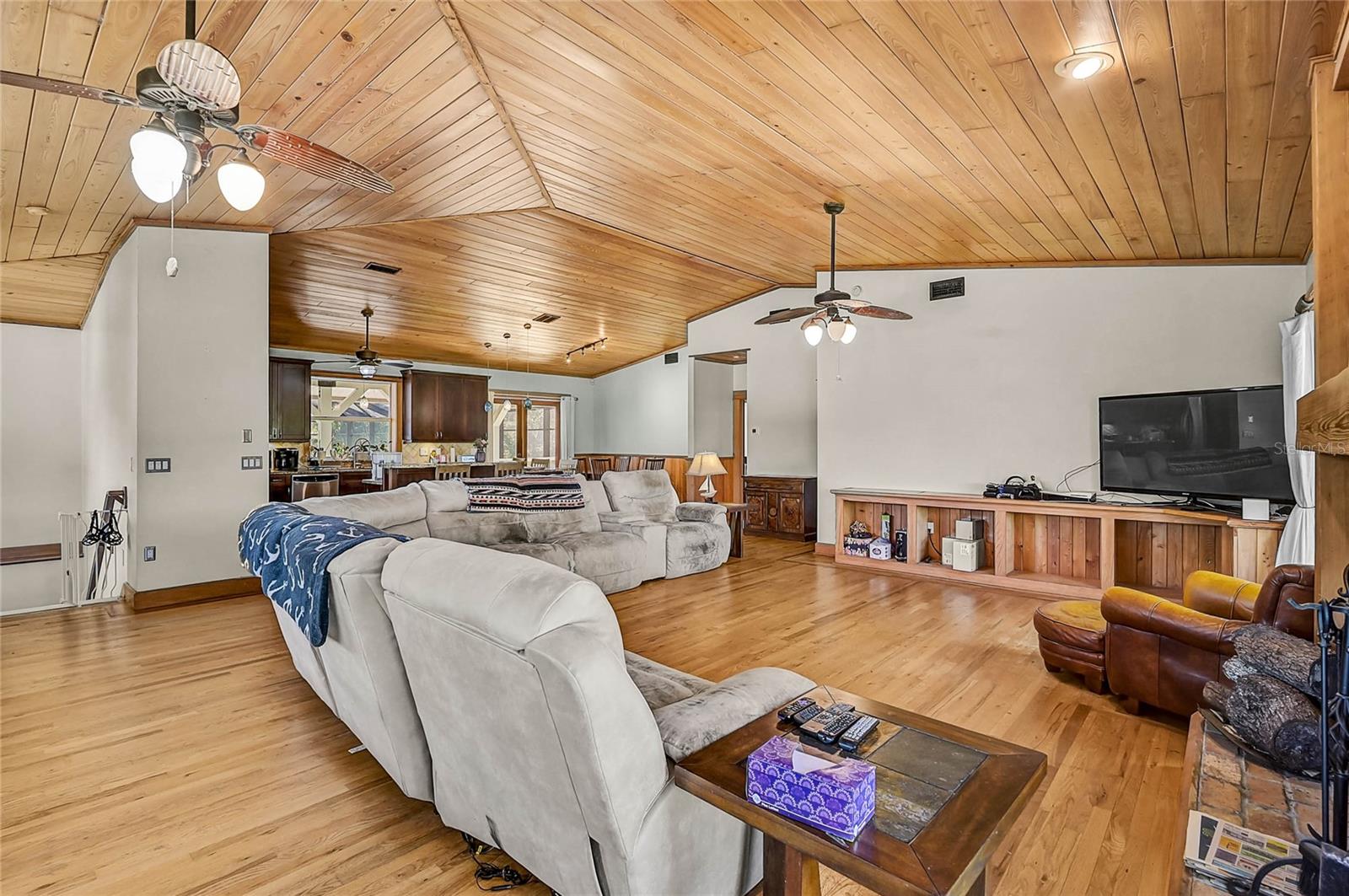 Image 13 of 51 For 678 Faith Avenue