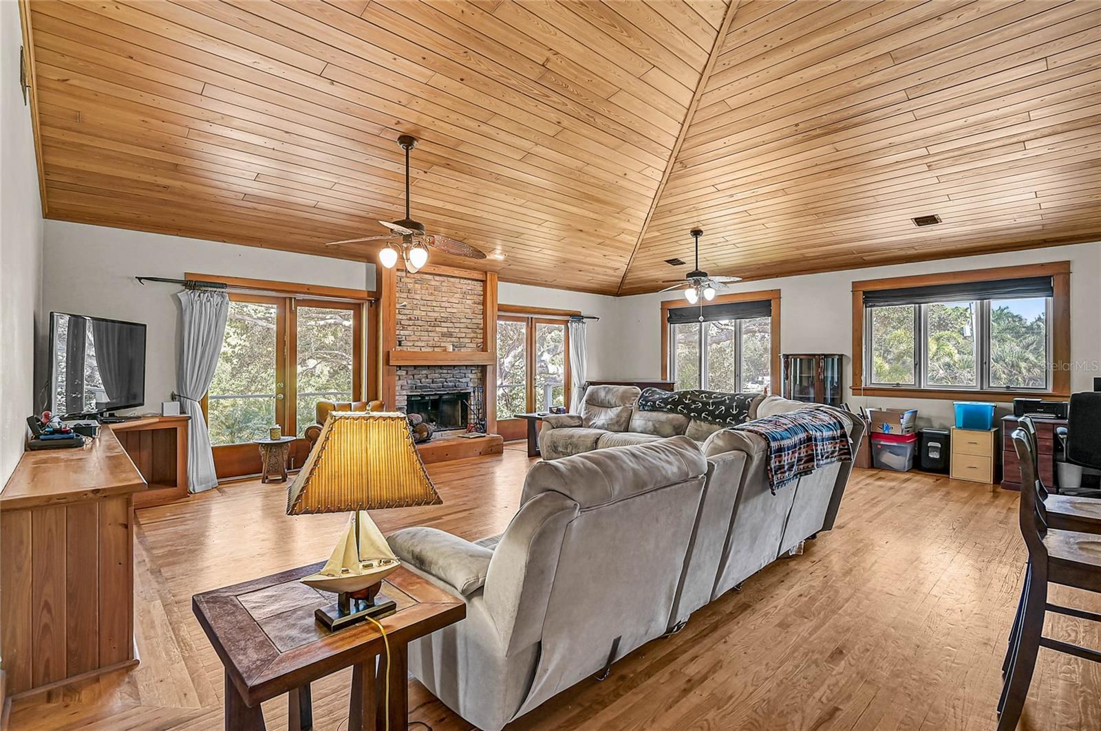 Image 14 of 51 For 678 Faith Avenue