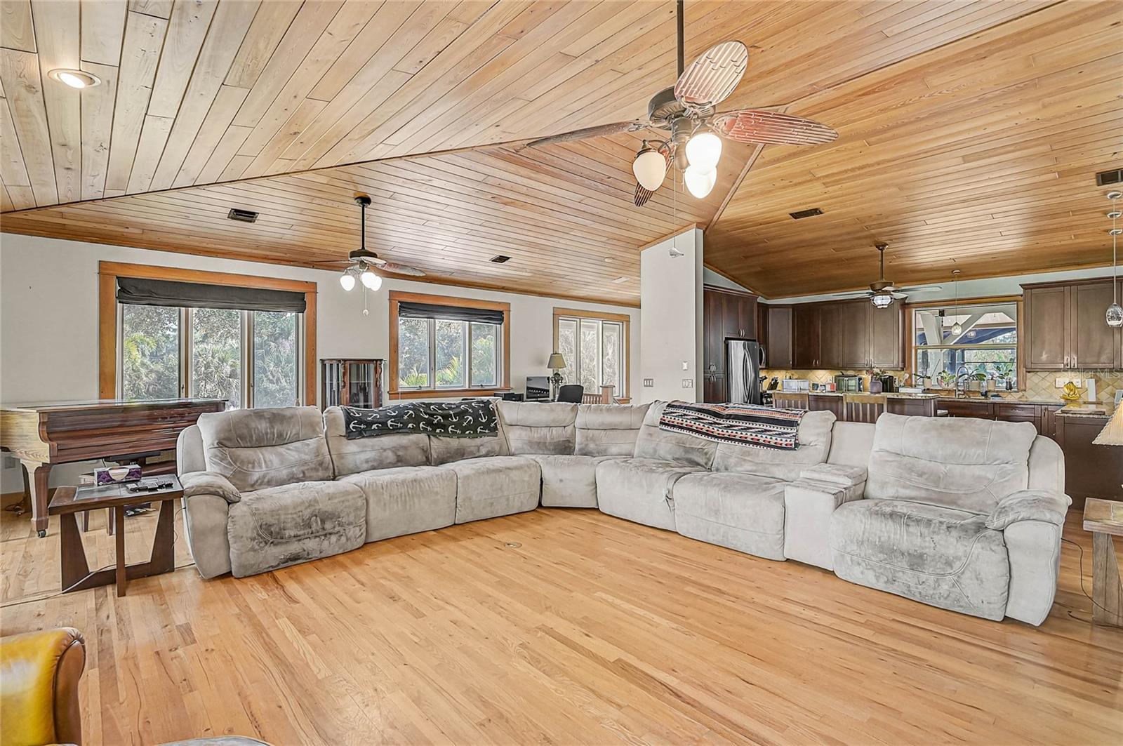 Image 15 of 51 For 678 Faith Avenue