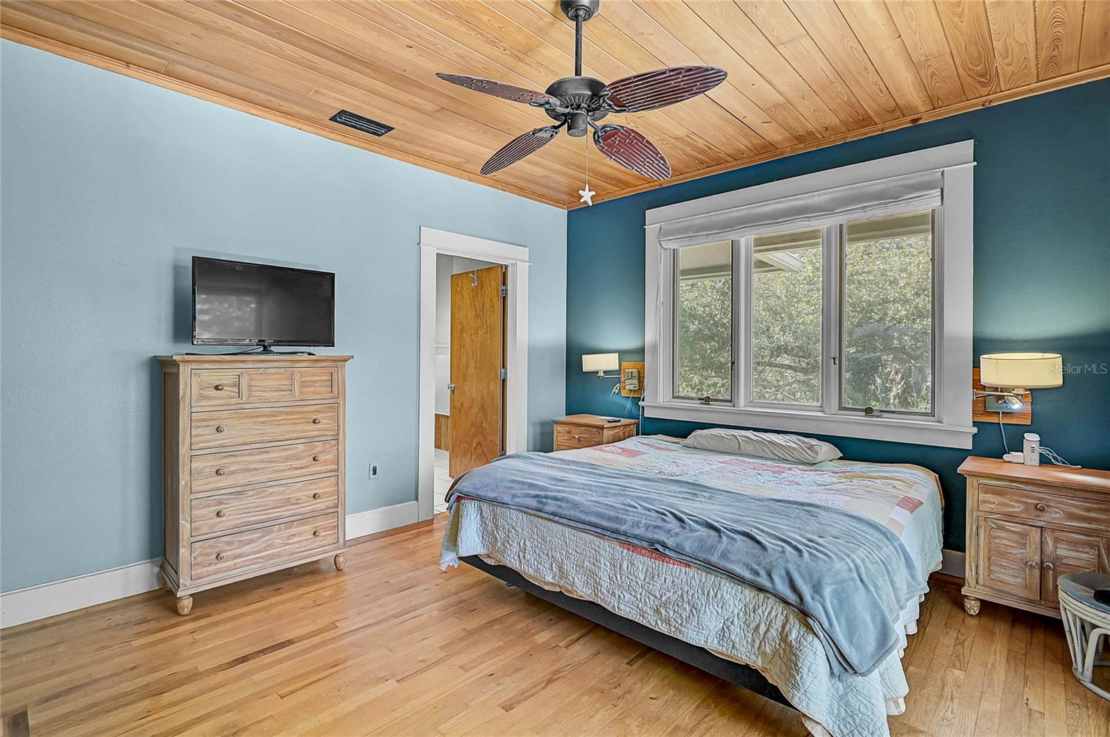 Image 17 of 51 For 678 Faith Avenue