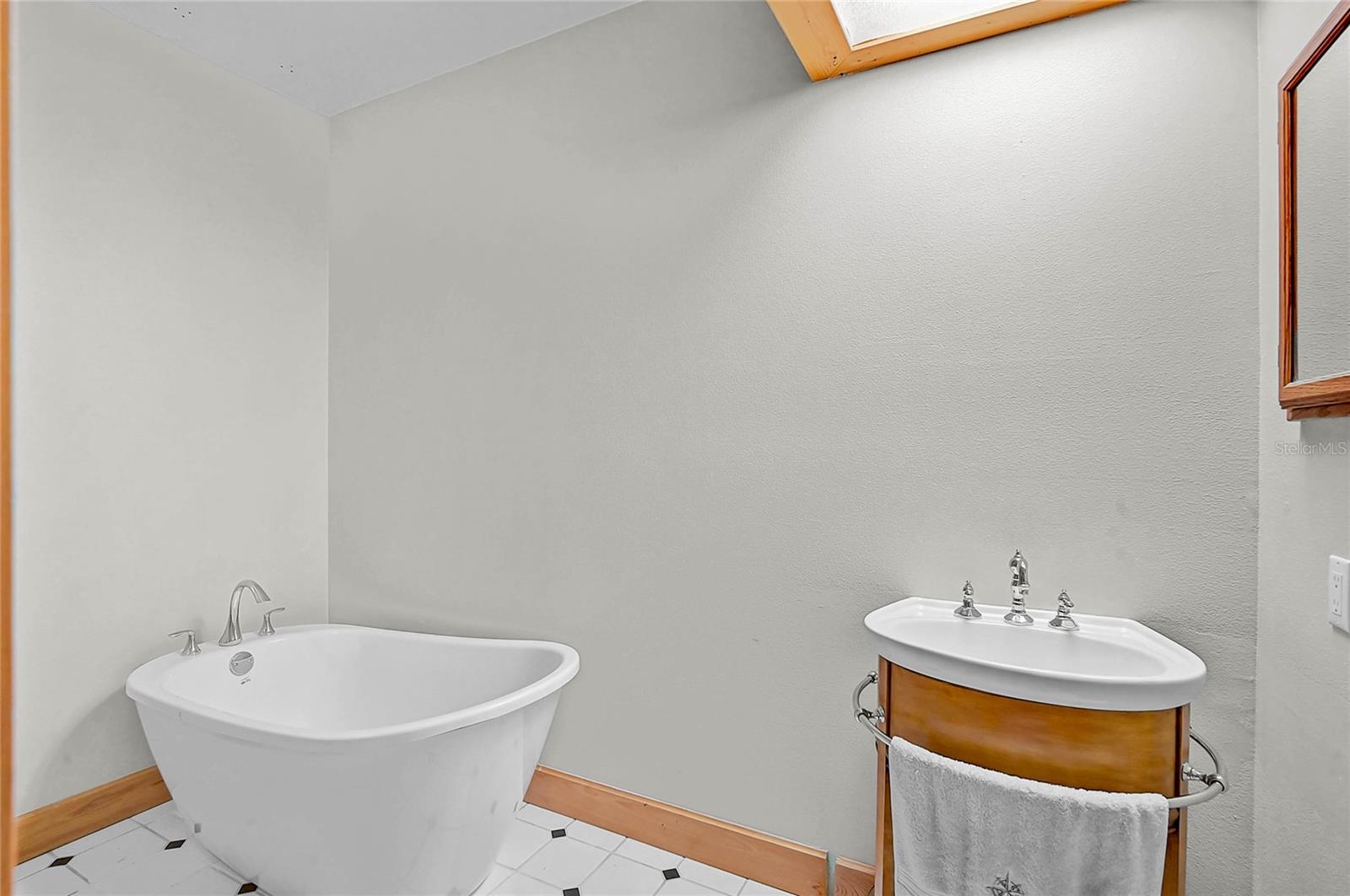 Image 29 of 51 For 678 Faith Avenue