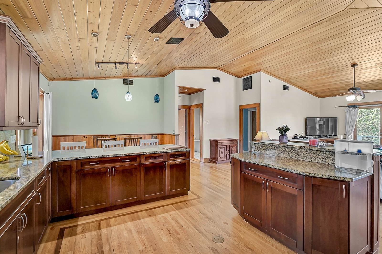 Image 7 of 51 For 678 Faith Avenue