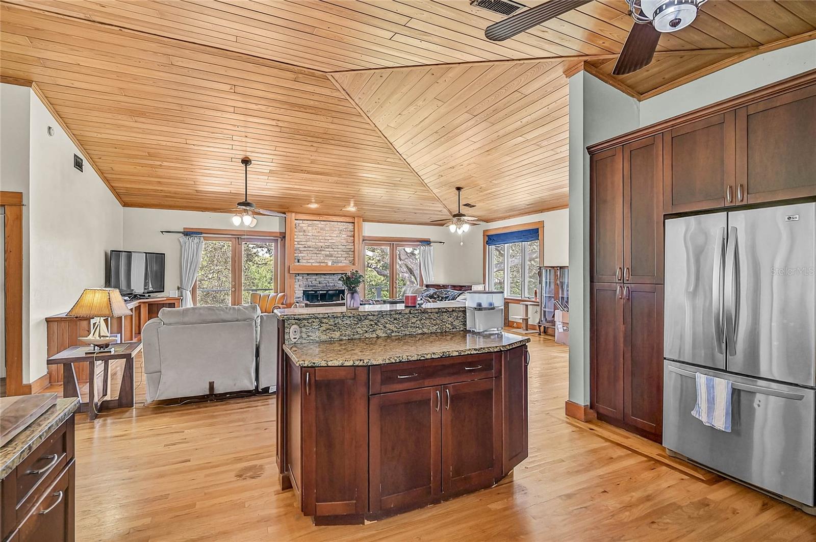 Image 8 of 51 For 678 Faith Avenue