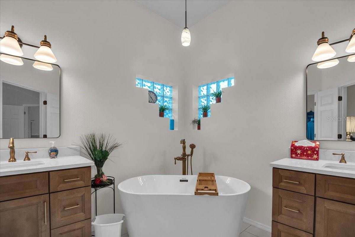 Image 10 of 49 For 5127 44th Street W