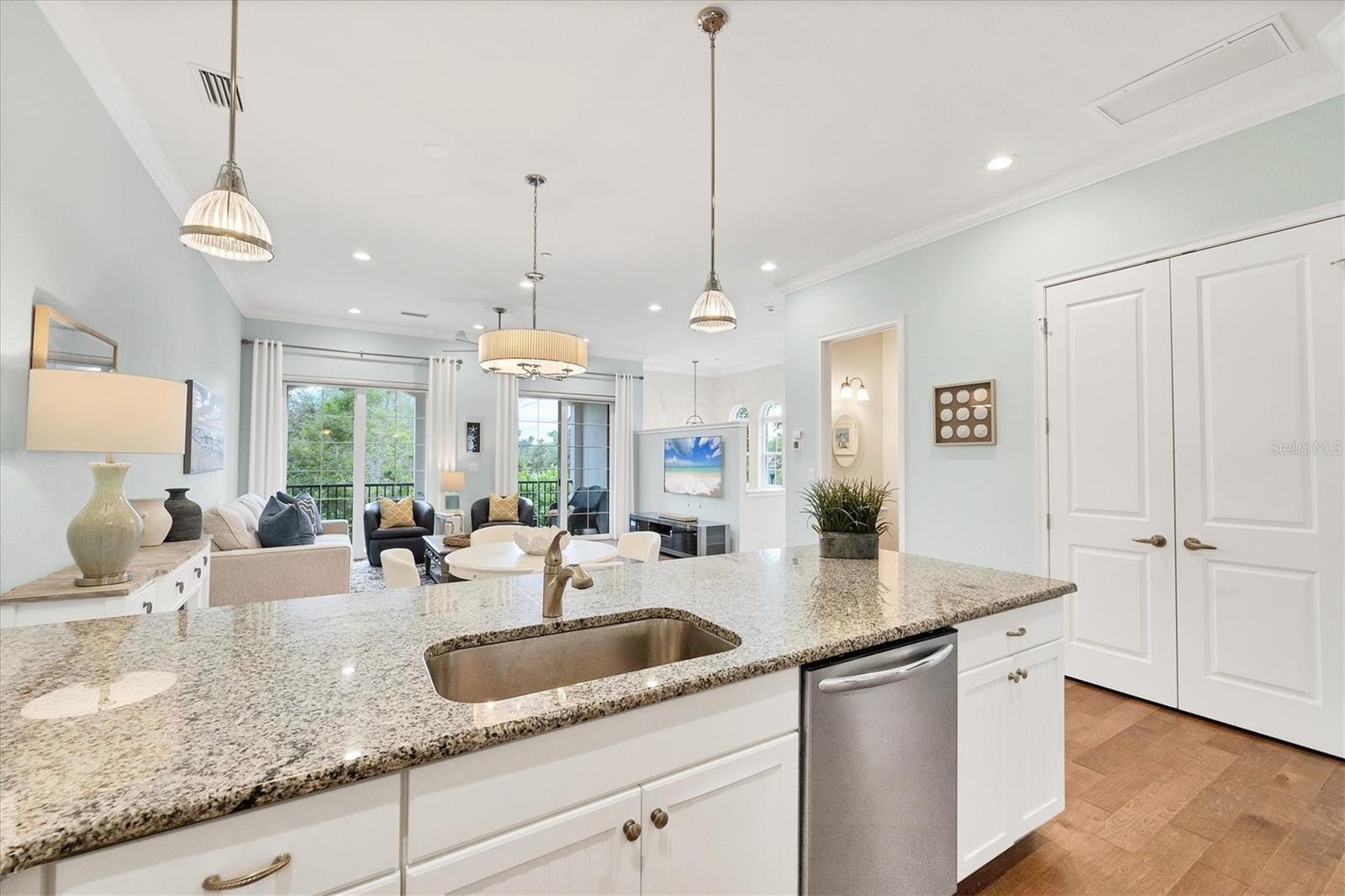 Image 16 of 70 For 455 Nokomis Avenue S 455