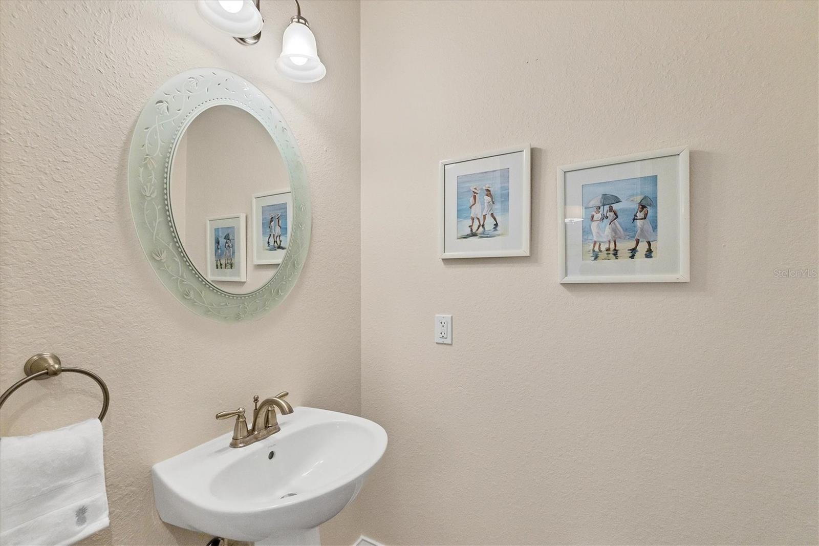 Image 17 of 70 For 455 Nokomis Avenue S 455