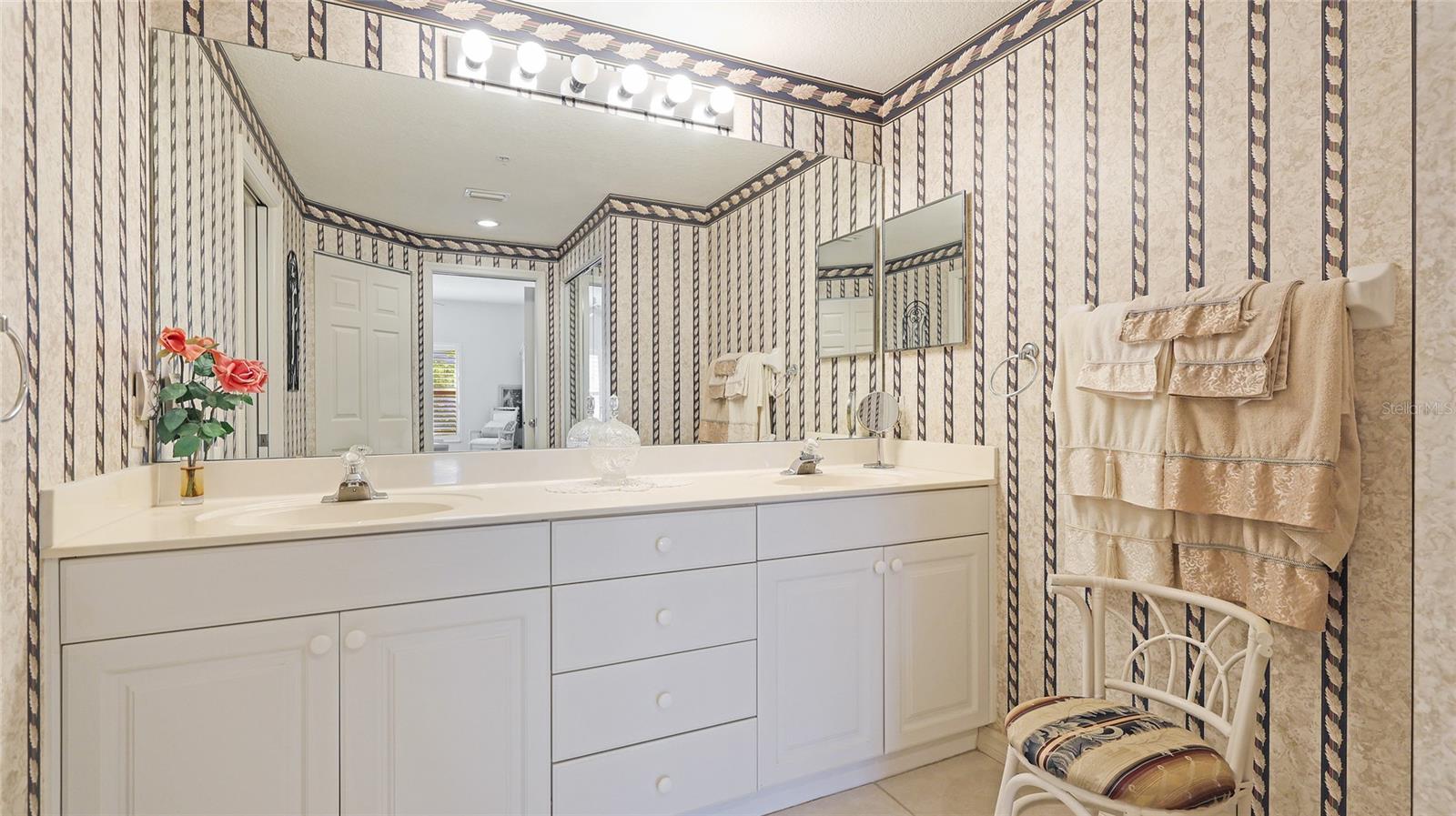 Image 19 of 26 For 6770 Fairway Gardens Drive