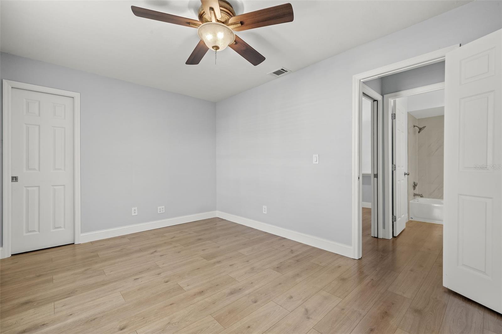 Image 28 of 34 For 1518 Courtyards Lane 197