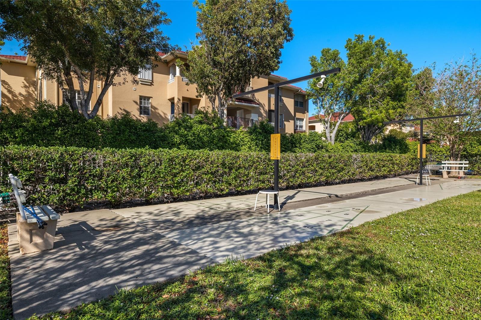 Image 31 of 34 For 1518 Courtyards Lane 197