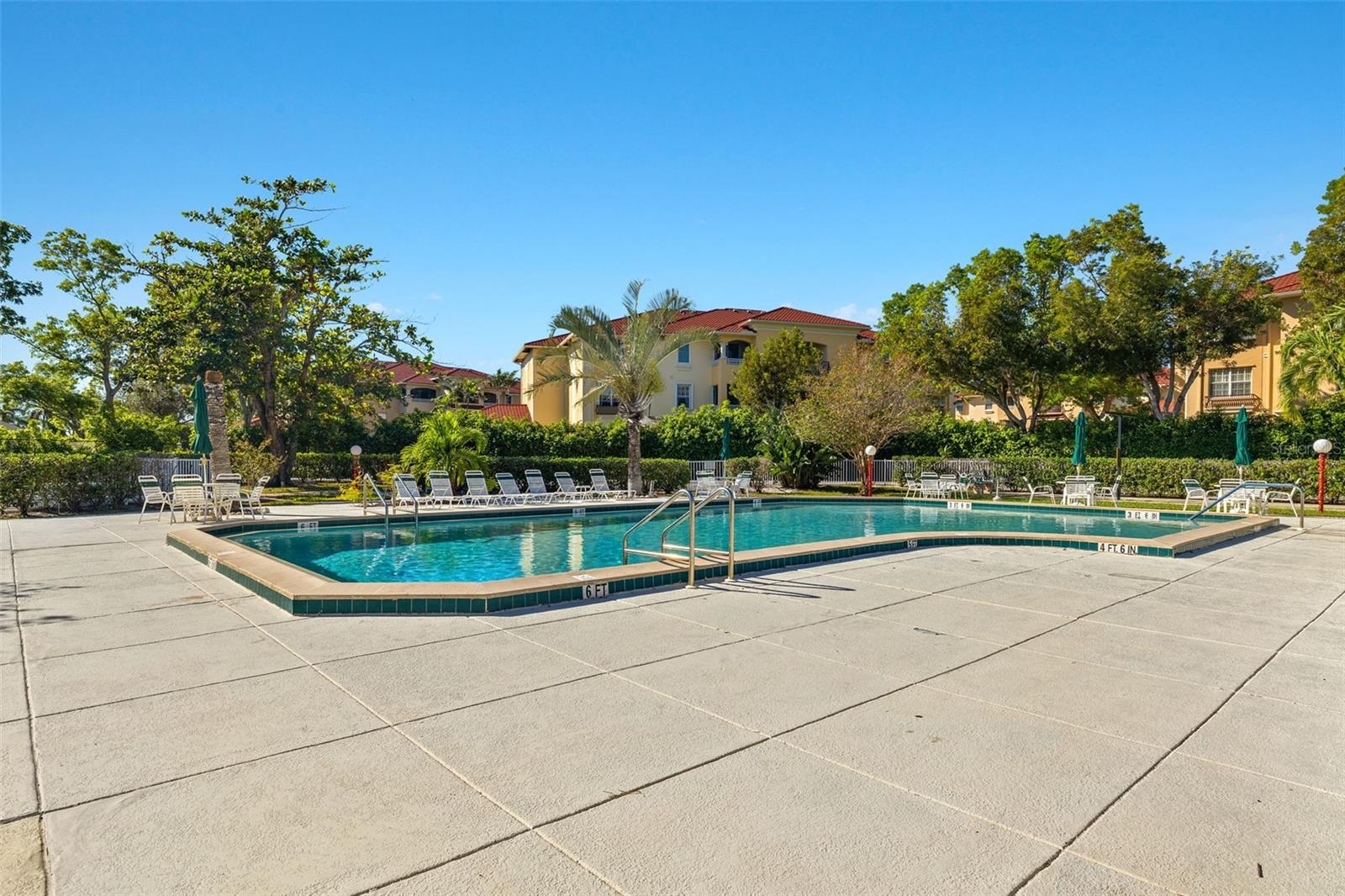 Image 33 of 34 For 1518 Courtyards Lane 197