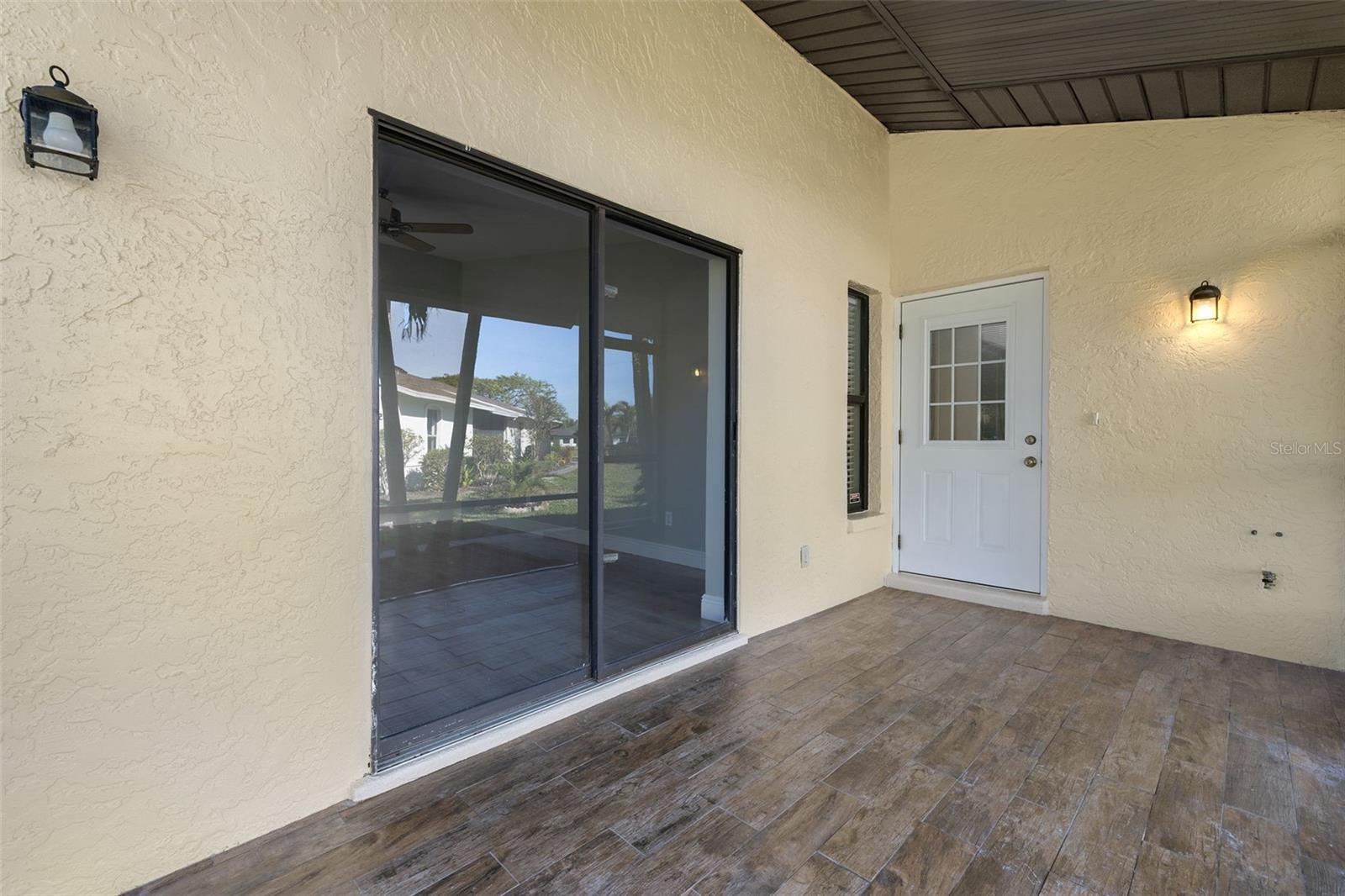 Image 5 of 34 For 1518 Courtyards Lane 197