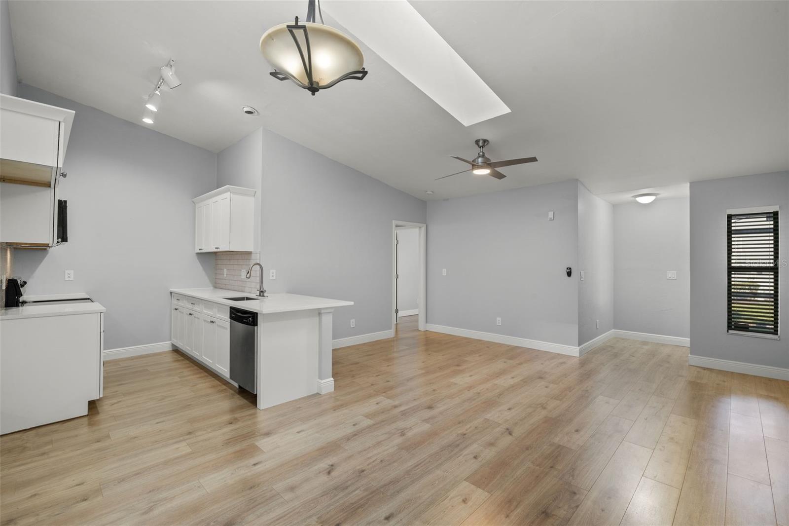 Image 7 of 34 For 1518 Courtyards Lane 197