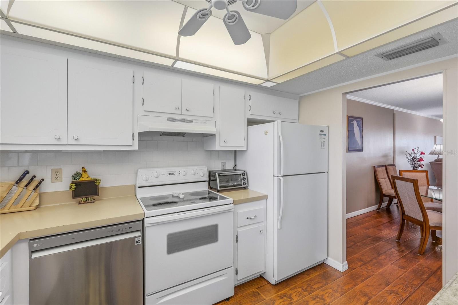 Image 10 of 35 For 3839 Lake Bayshore Drive H516