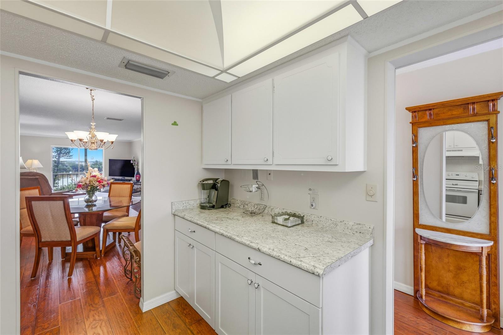 Image 11 of 35 For 3839 Lake Bayshore Drive H516