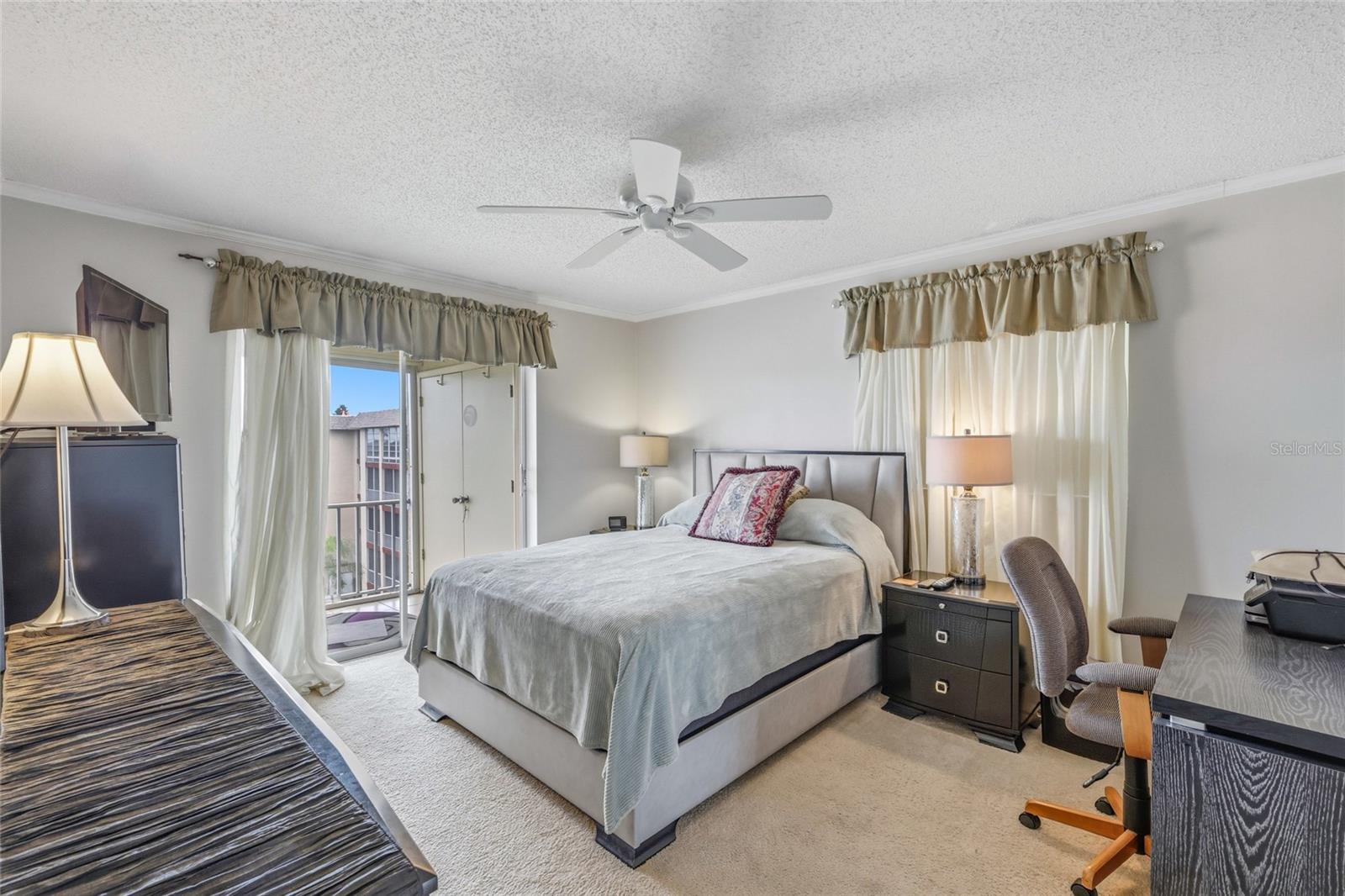 Image 15 of 35 For 3839 Lake Bayshore Drive H516