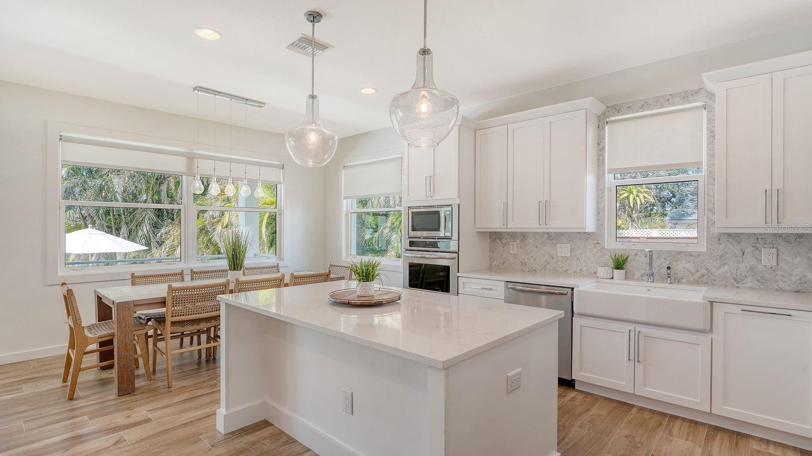 Listing photo id 8 for 6136 Hollywood Boulevard