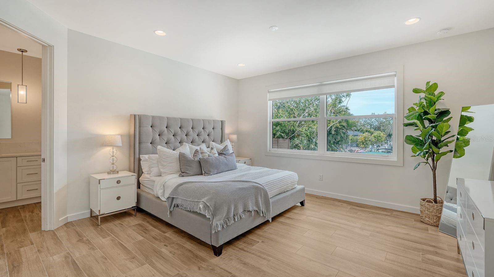 Listing photo id 10 for 6136 Hollywood Boulevard