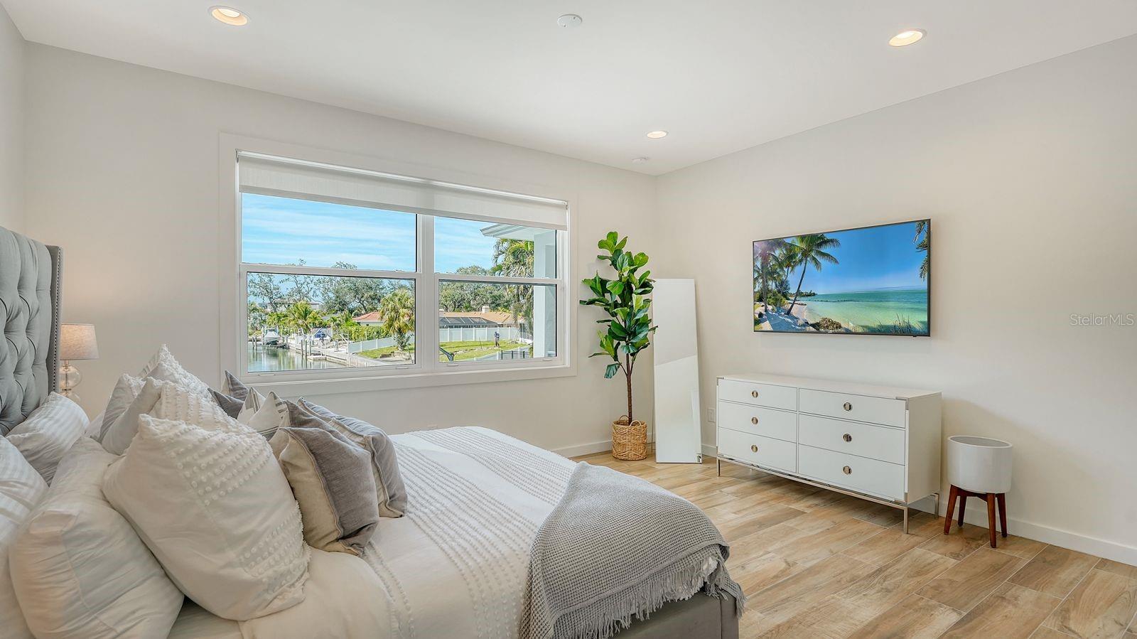 Listing photo id 11 for 6136 Hollywood Boulevard