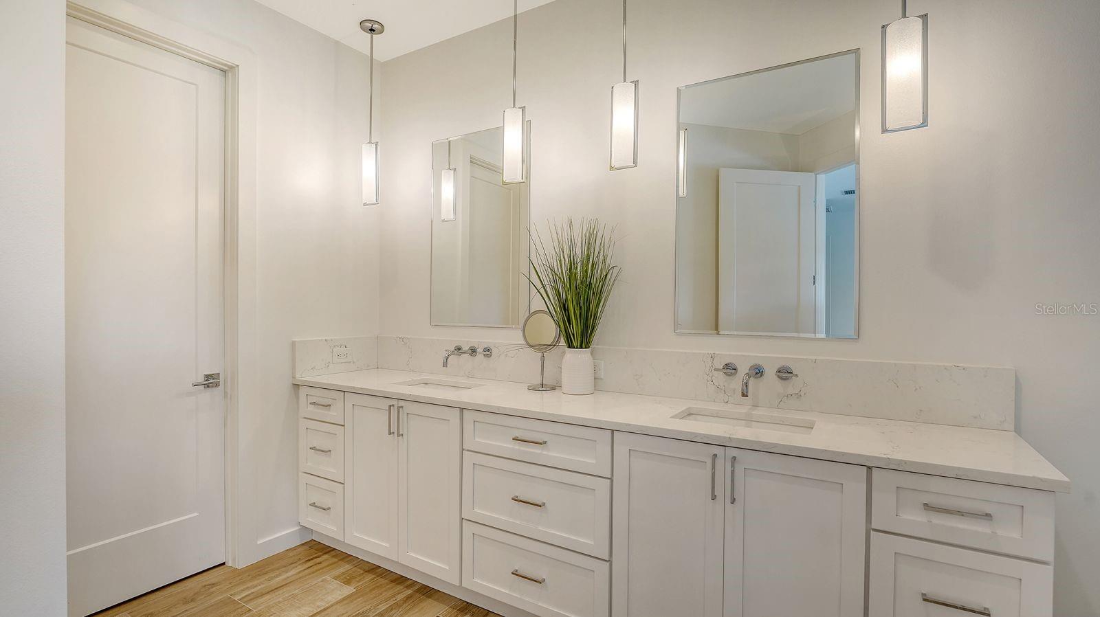 Listing photo id 12 for 6136 Hollywood Boulevard