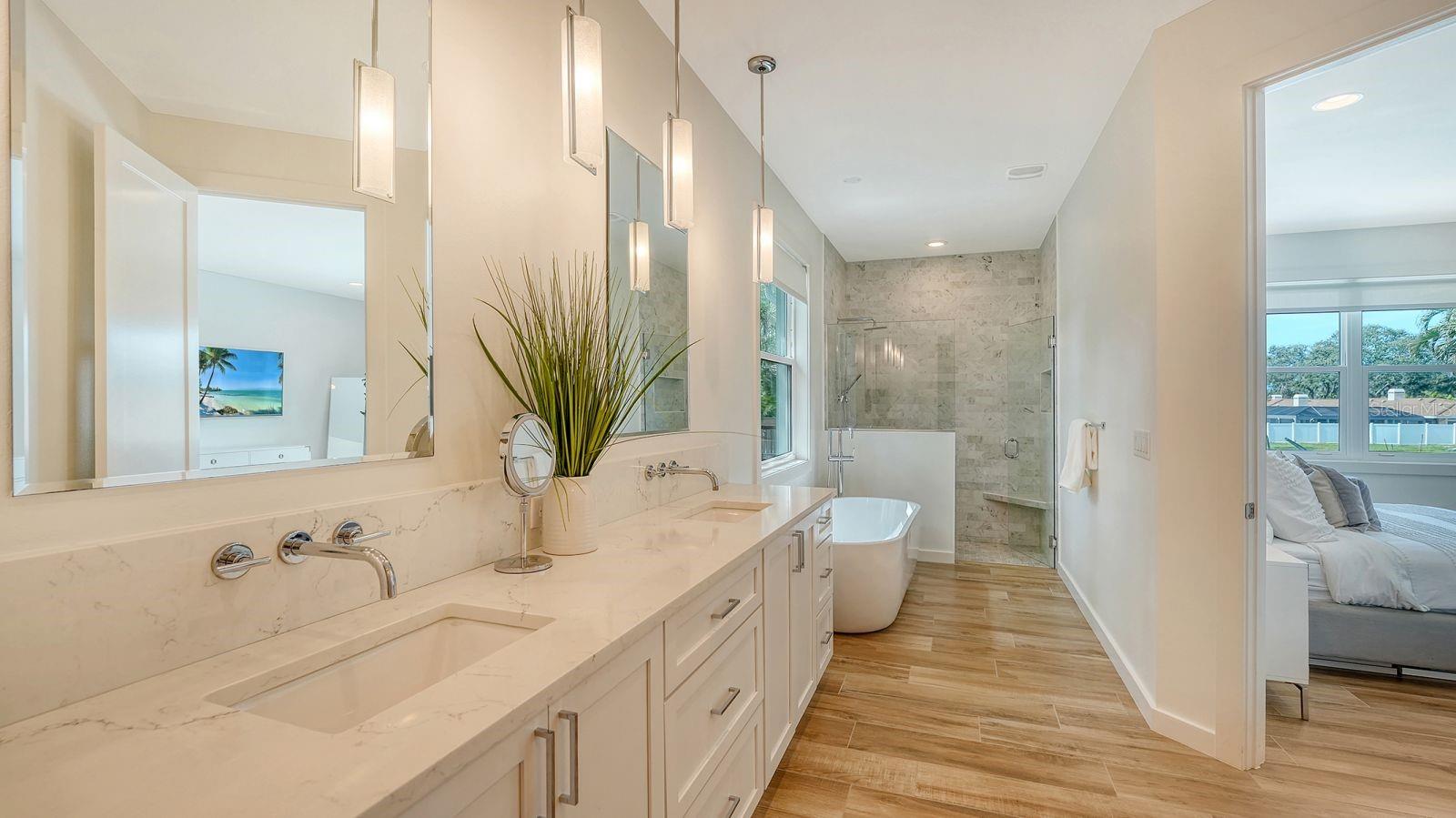 Listing photo id 13 for 6136 Hollywood Boulevard