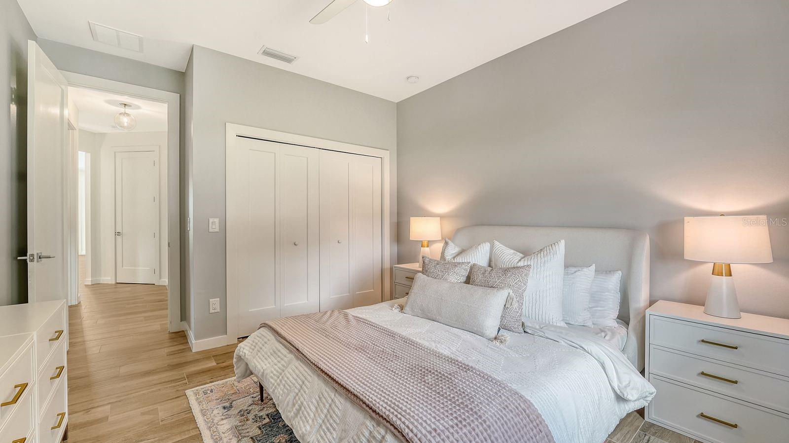 Listing photo id 16 for 6136 Hollywood Boulevard