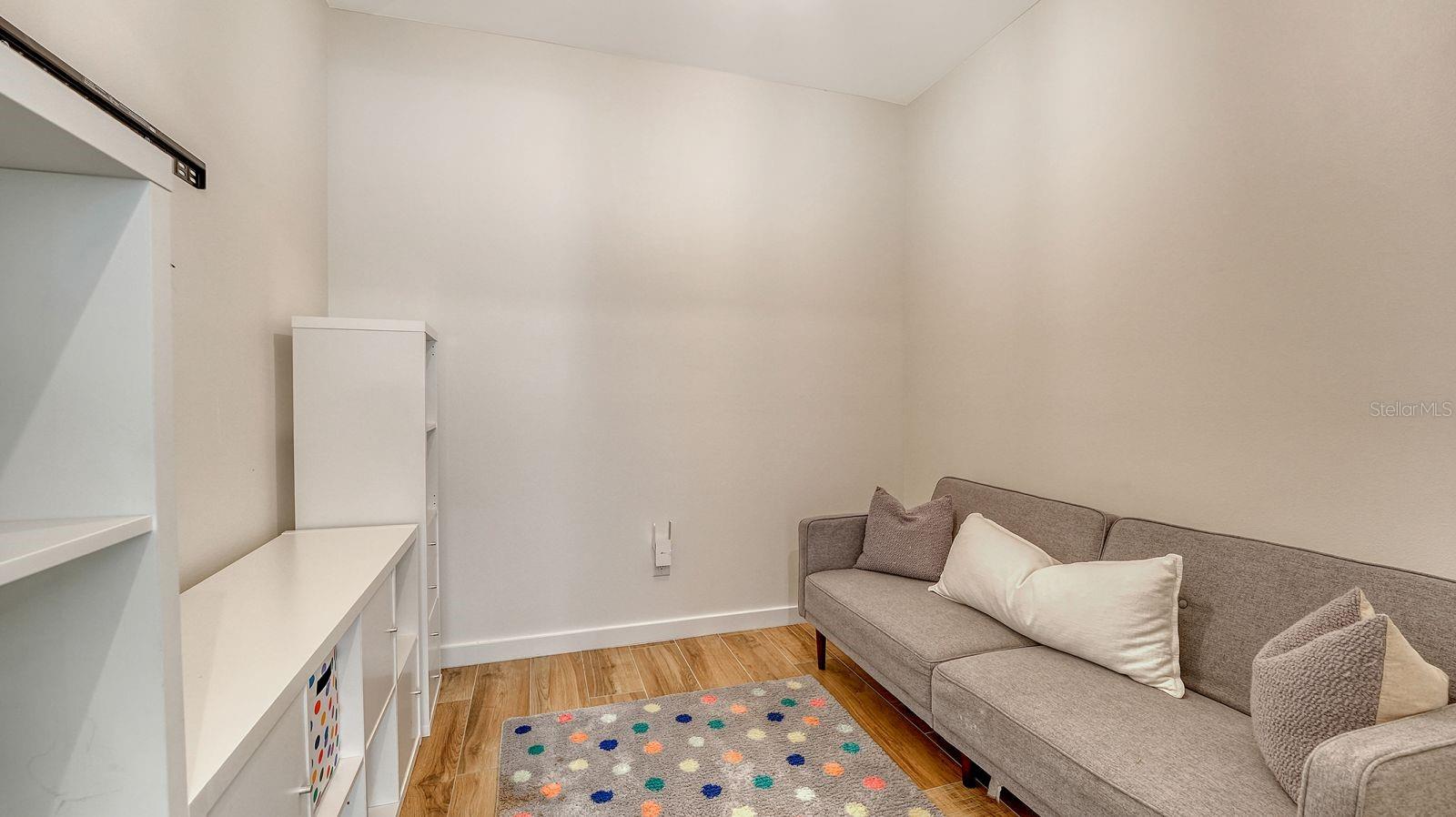 Listing photo id 22 for 6136 Hollywood Boulevard