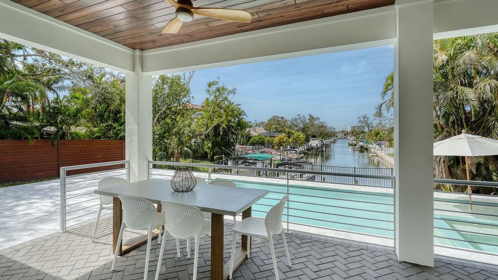 Listing photo id 24 for 6136 Hollywood Boulevard