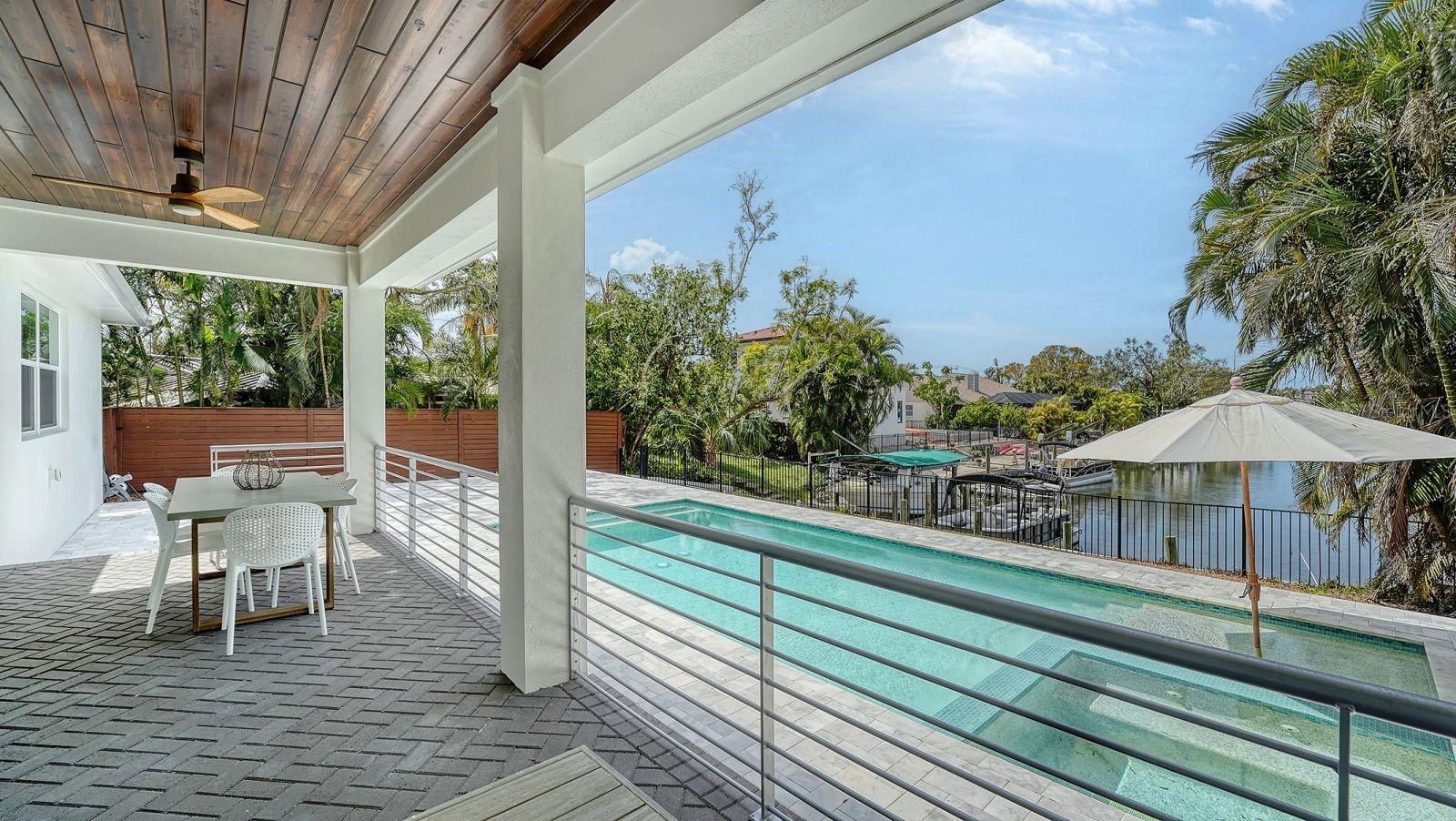 Listing photo id 25 for 6136 Hollywood Boulevard